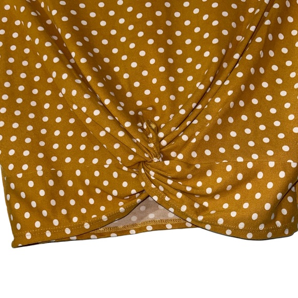 Polka Dot crop top with front twist - Picture 2 of 4